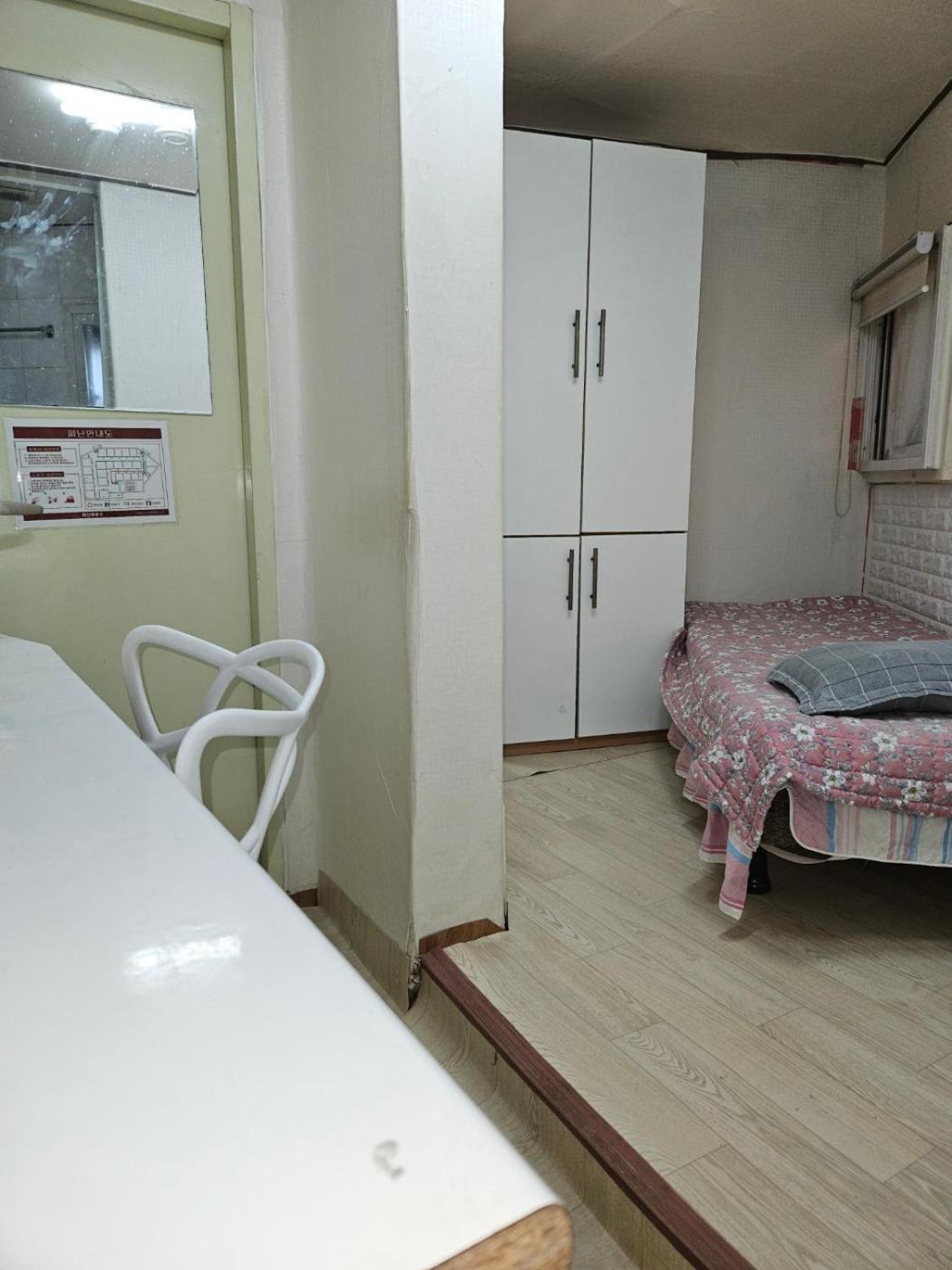 Hub House Livingtel Hostel โซล ภายนอก รูปภาพ